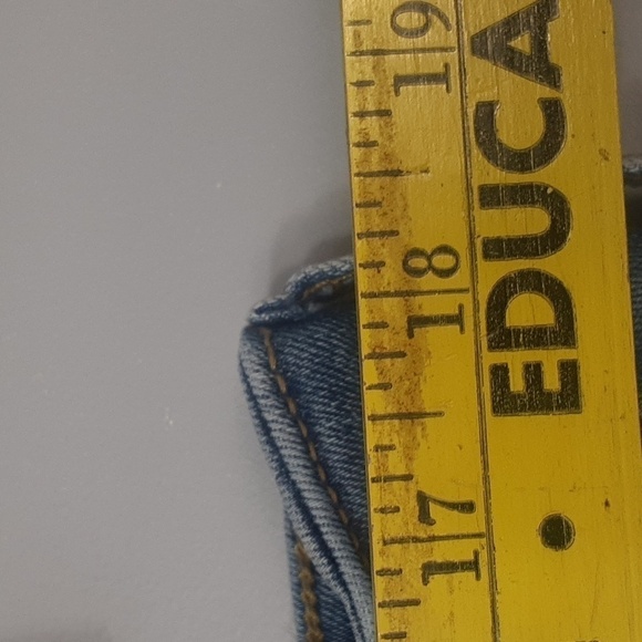 Universal Thread Lightwash Plus Size Rolled Hem Shorts - Picture 6 of 10